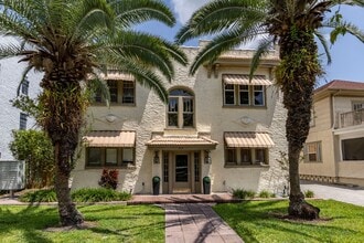 Building Photo - Charming Downtown Orlando 1/1 Corner Condo Near Lake Eola!