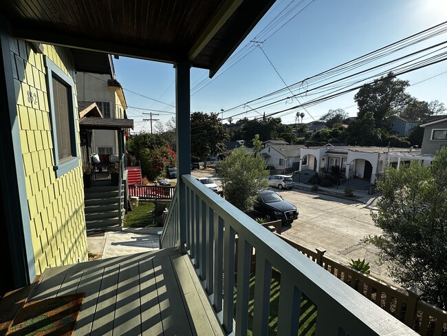 Building Photo - 852 Laveta Terrace