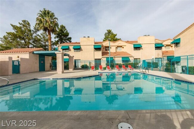 Building Photo - LOCATED IN GATED COMMUNITY JUST MINUTES FR...