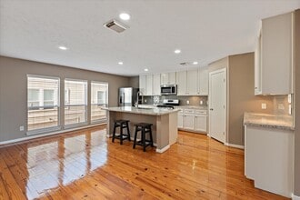 Building Photo - 2922 Crawford St