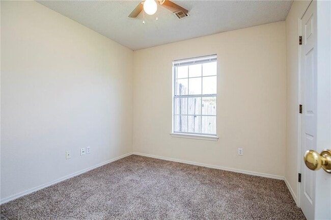 Building Photo - 808 Jon Dr