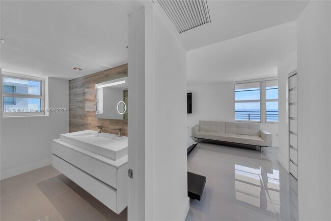 Building Photo - 5555 Collins Ave