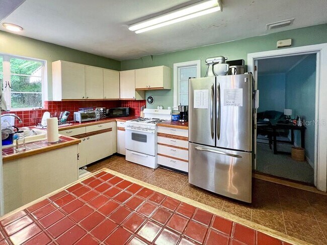 Building Photo - 929 NW 22nd St