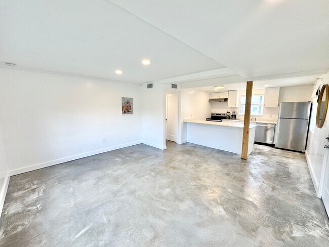 Building Photo - 27625 Riverdale Ln