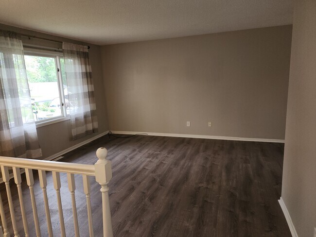 Building Photo - 5596 Amblewood Dr NE