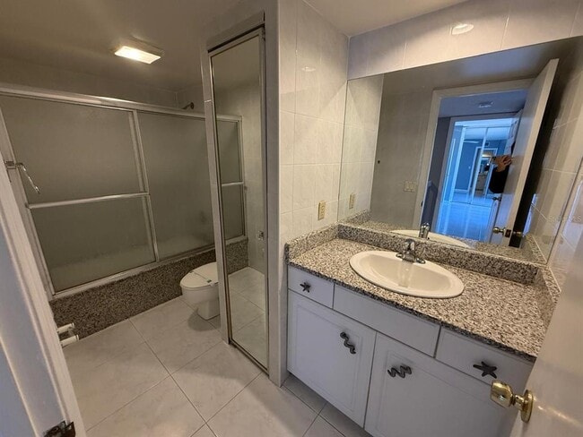 Building Photo - 5276 Middle Ct