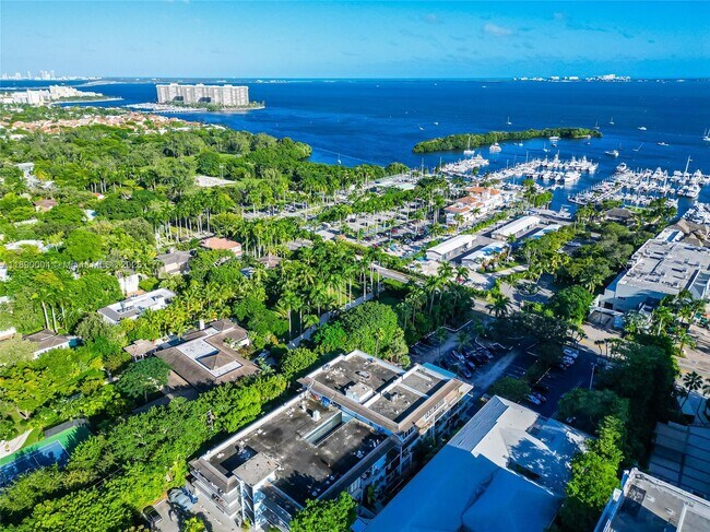 Building Photo - 2539 S Bayshore Dr
