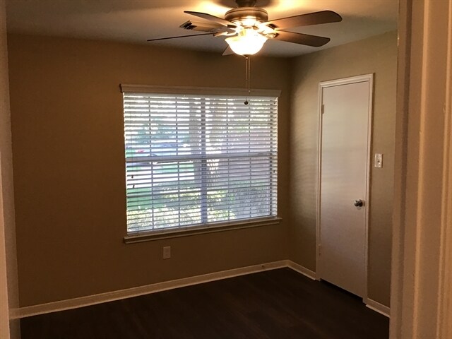 Building Photo - 1703 Oak Valley Dr