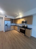 Building Photo - 981 E 28th St