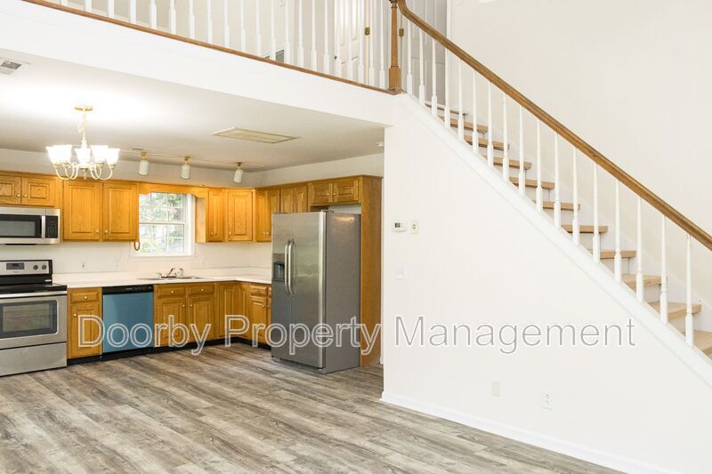 Building Photo - 1004 Roselawn Dr