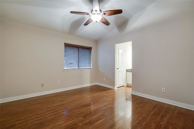 Building Photo - 22 E Willowood Ct