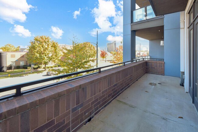 Building Photo - 650 E Brooklyn Vlg Ave