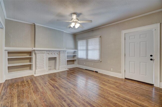 Building Photo - 3711 N Military Ave