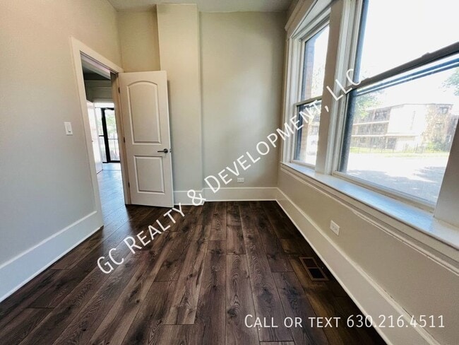 Building Photo - 6401 S Eberhart Ave