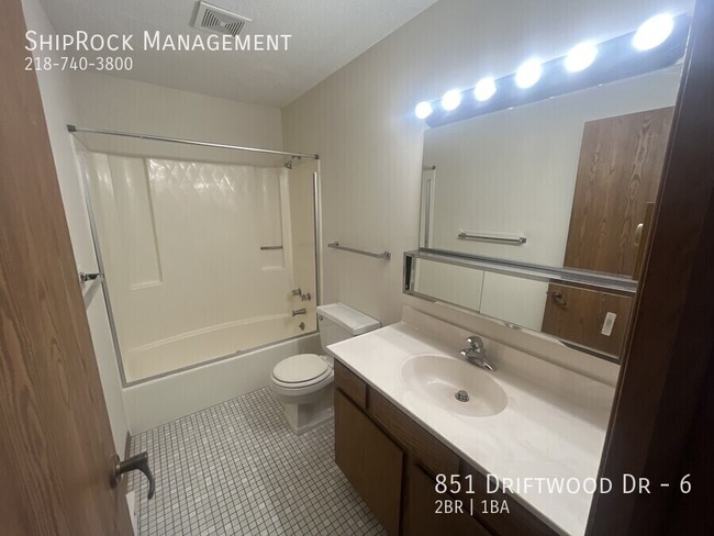Building Photo - 851 Driftwood Dr