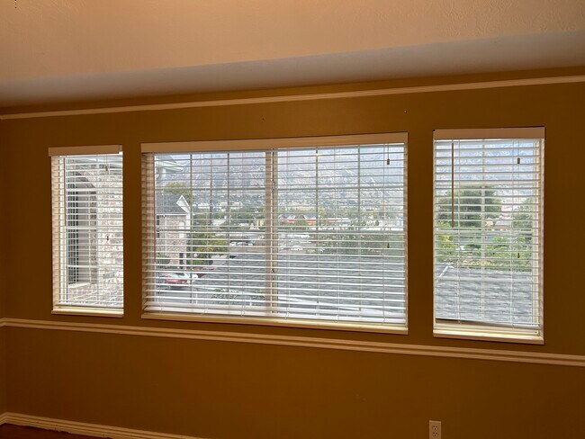 Building Photo - 1633 Grandview Ln