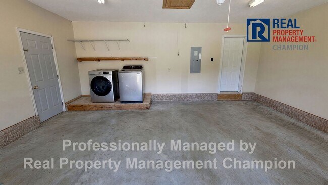 Building Photo - 315 Peppertree Ct