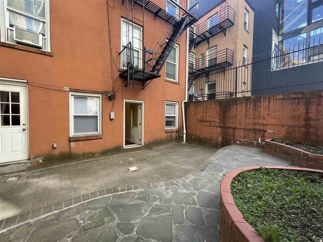 Building Photo - 204 Christopher Columbus Dr