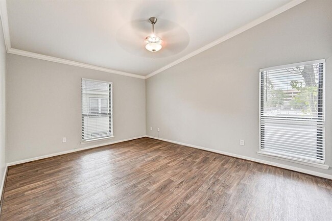 Building Photo - 2425 Augusta Dr