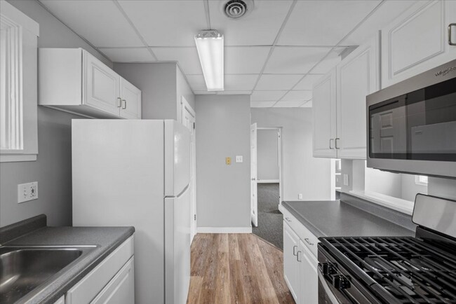 Building Photo - 518 Broad St