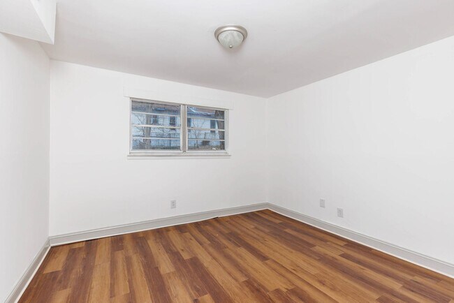 Building Photo - THIRD MONTH FREE WITH NEW 1 YEAR LEASE!
