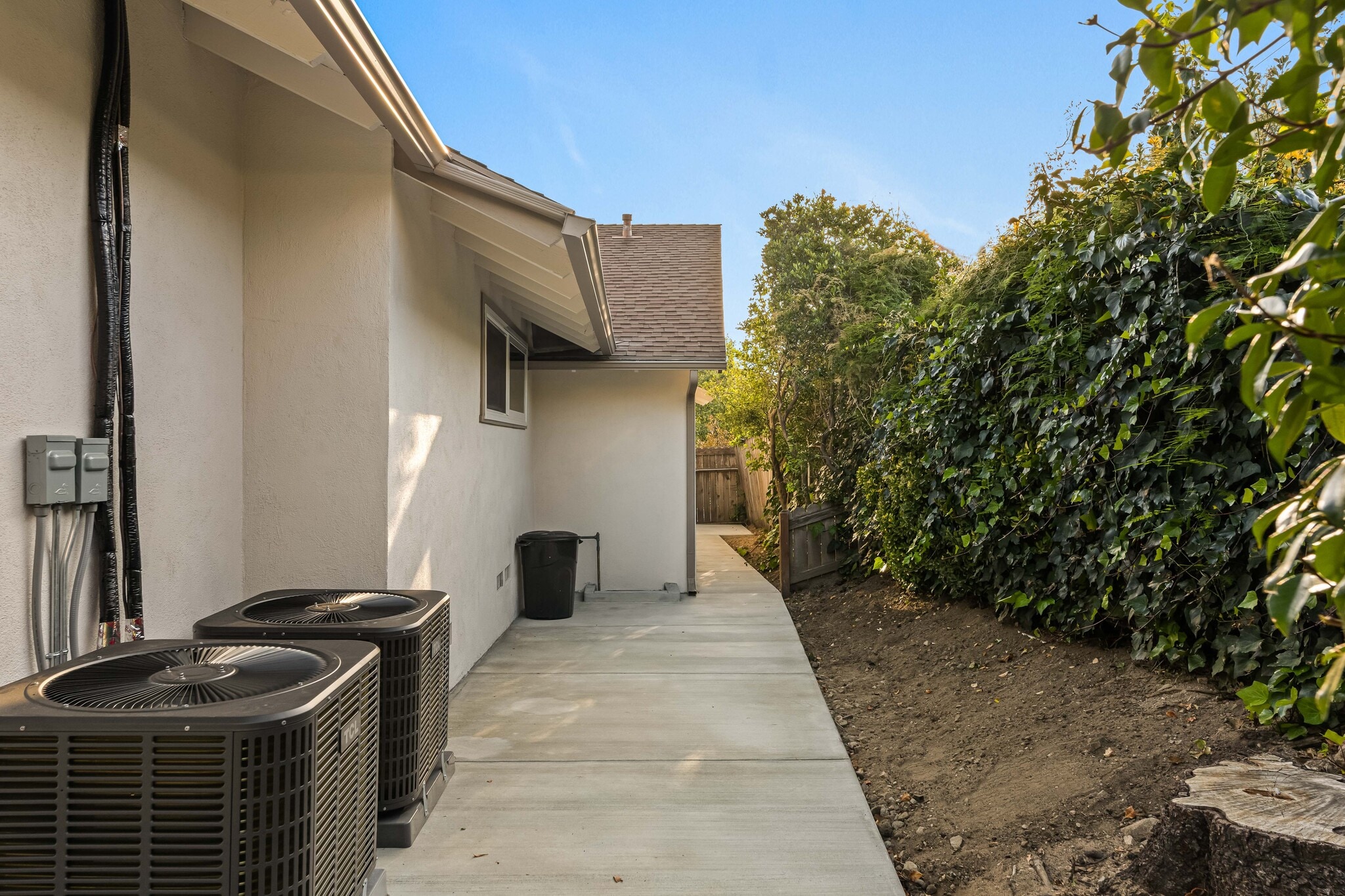 Building Photo - 3205 Fairesta St