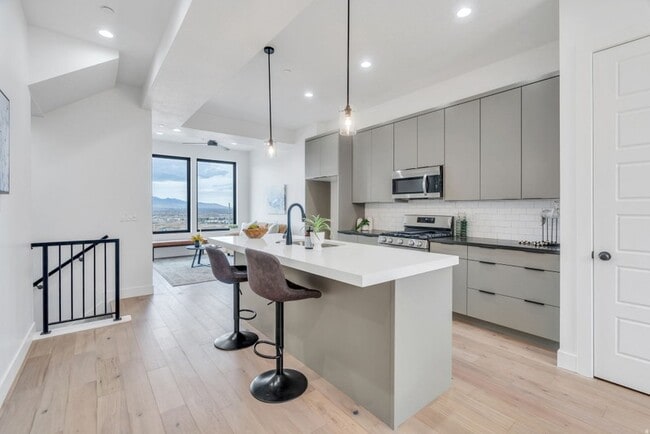 Building Photo - 14414 S Champ Cv