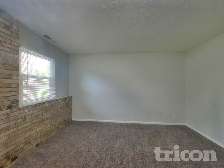 Building Photo - 5220 Tamarisk Ct