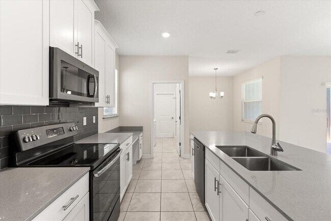 Building Photo - 9131 Cut Shot Dr