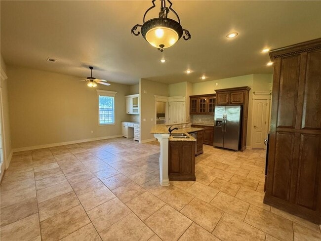 Building Photo - 609 N Tournament Dr