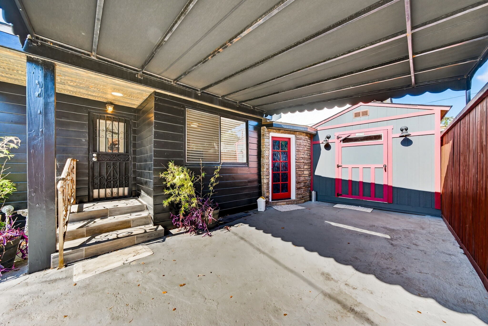 Building Photo - 1200 Tamarind Ave