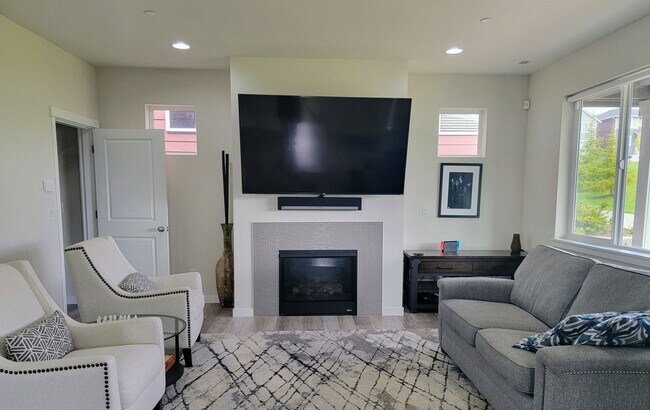 Building Photo - Bright, Spacious 4 bedroom in Pinnacle Peak