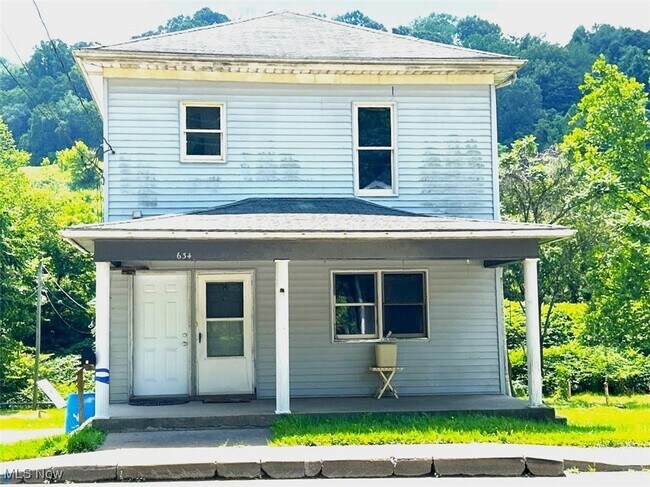 Primary Photo - 634 Cove Rd