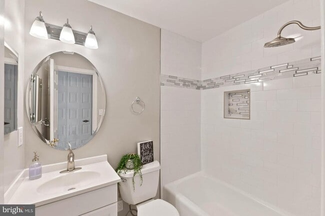 Building Photo - 9711 Cinnamon Creek Dr