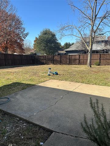 Building Photo - 2006 Oakglen Dr