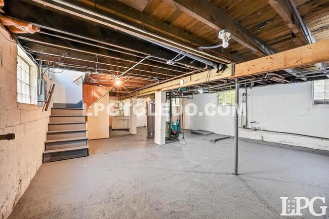 Building Photo - 3822 Lockwood Ave