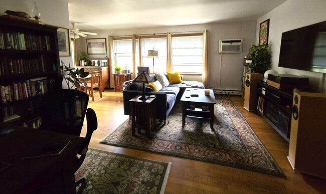 Building Photo - 4112 N Kedvale Ave