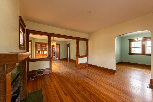 Building Photo - 2621 N York Ct