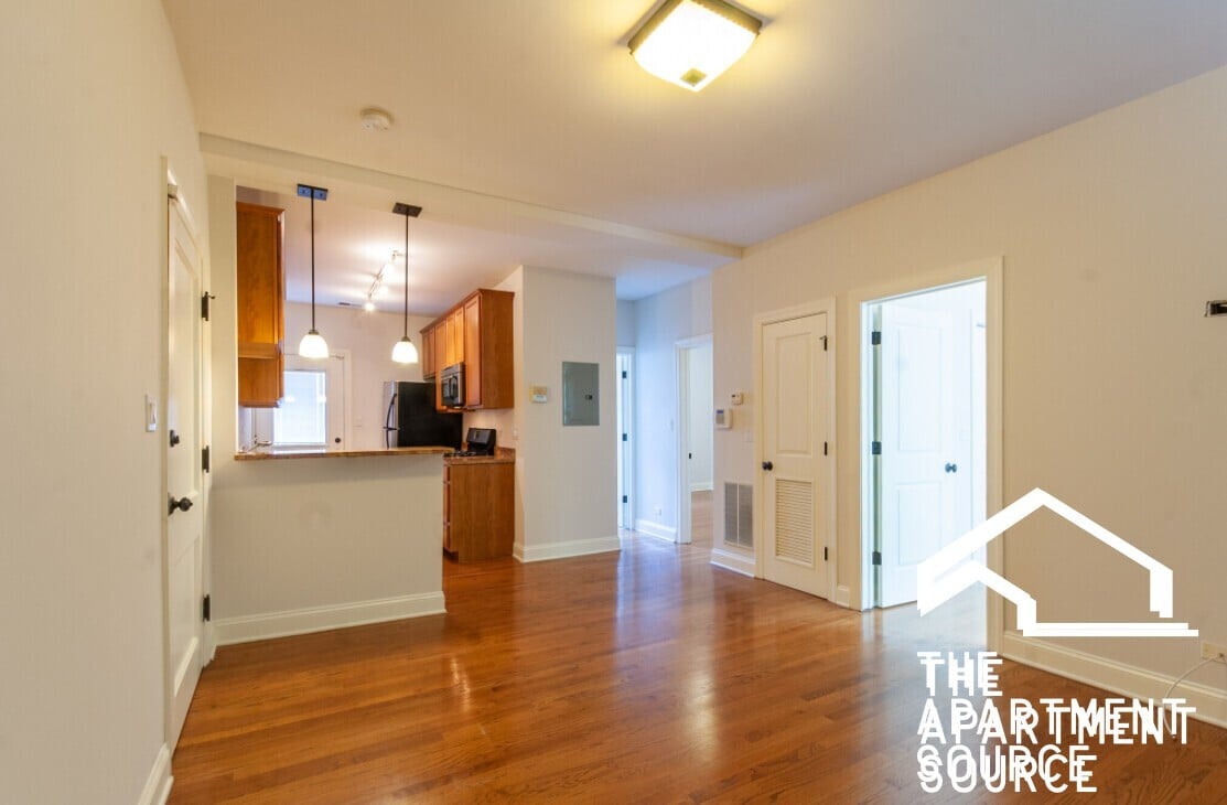 Building Photo - 3433 N Lakewood Ave