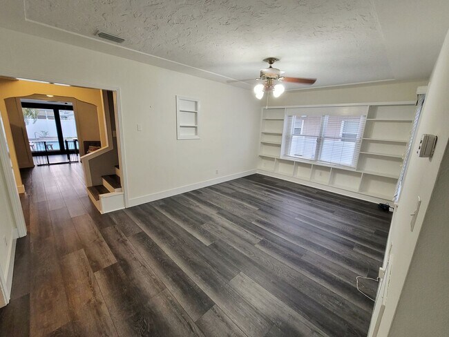 Building Photo - St. Petersburg Pool Home - 3 Bedroom 2 Bath
