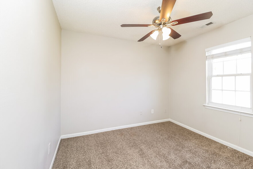 Building Photo - 13965 Dingess Rd