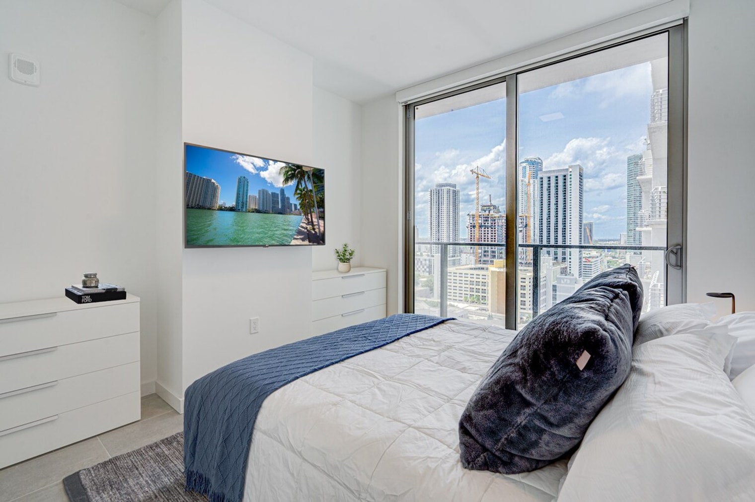 Building Photo - 209 NE 3rd St