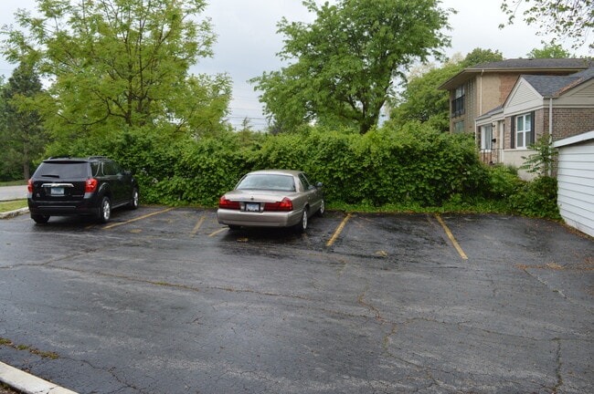 Building Photo - 2025 Maple Rd
