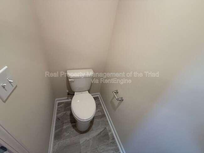 Building Photo - 886 Falls Grove Trl