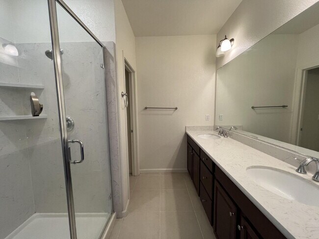 Building Photo - Spacious 2 Bedroom Townhome in San Jose
