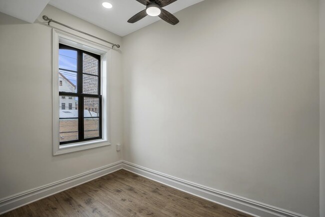 Building Photo - 155 Grand St