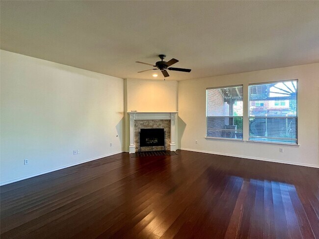 Building Photo - 9705 Hickory St