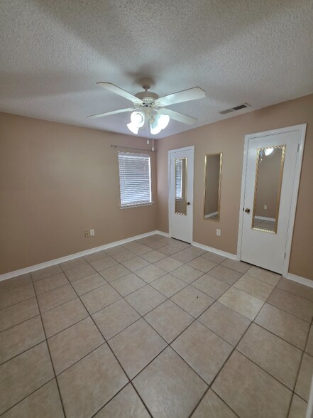 Building Photo - 4780 Pontchartrain Dr