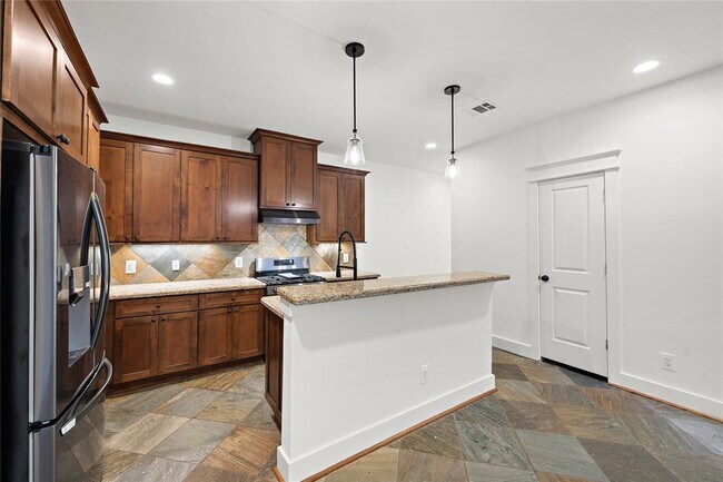 Building Photo - 4408 Dickson St