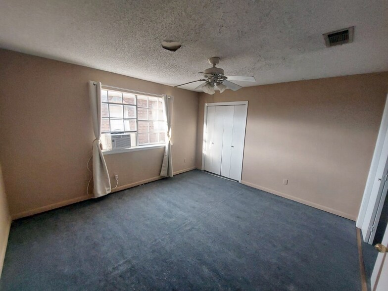 Building Photo - 2117 Giuffrias Ave